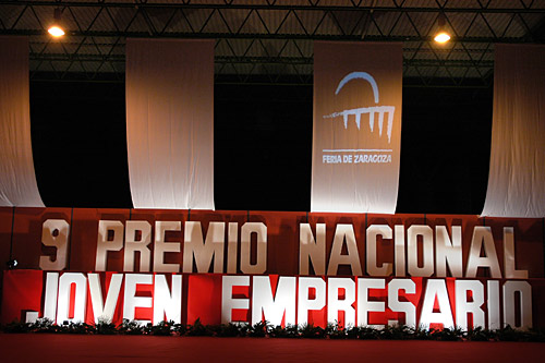 La Confederacin Espaola de Asociaciones de Jvenes Empresarios otorga un galardn como empresa finalista en la IX Edicin del Premio Nacional Joven Empresario 2004.